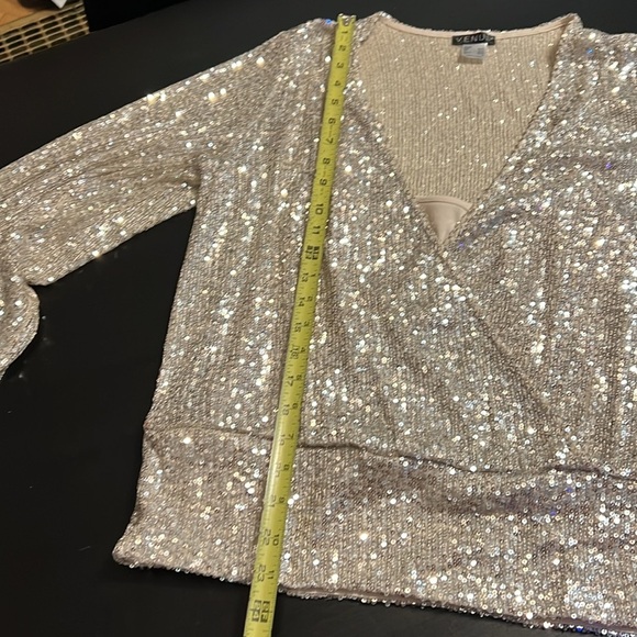 Venus sequin top size large flare sleeves - Picture 4 of 6